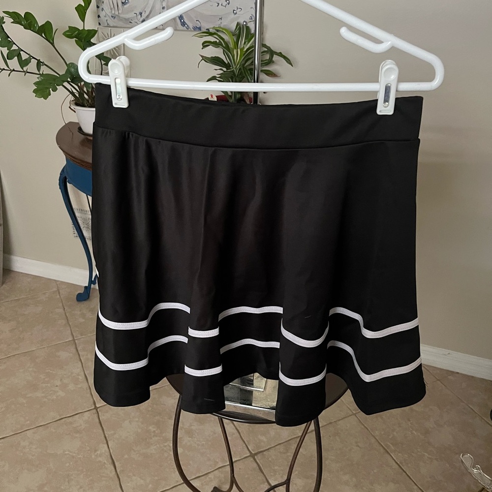 NWOT Dresstells Black Skater Skirt with Off White Stripes - XL